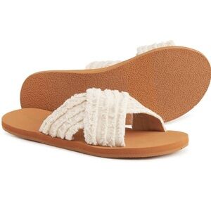 Tommy Bahama Lola Criss Cross Flex Sandals